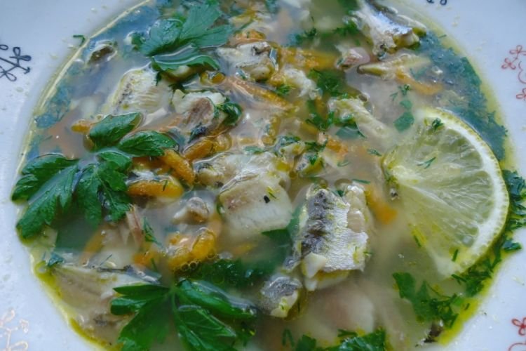 Уха из мойвы