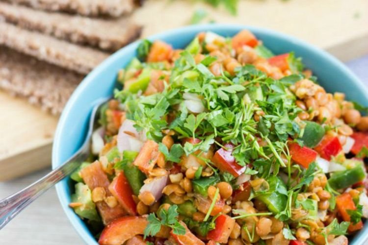 Салат из чечевицы и сладкого перца