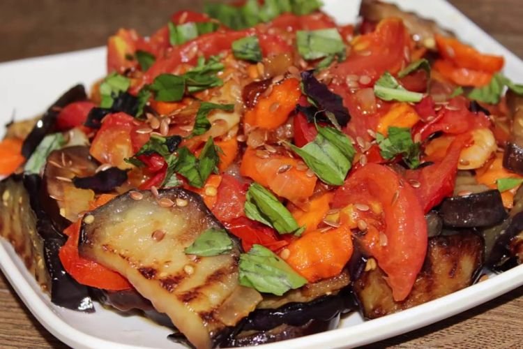 Жареные баклажаны с овощами