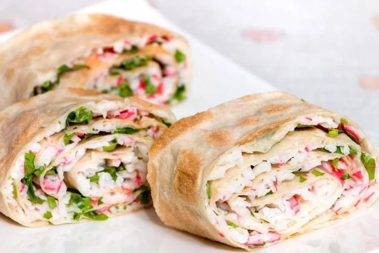 Рулет из лаваша с крабовыми палочками