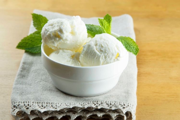 Кокосовое мороженое со сгущенкой