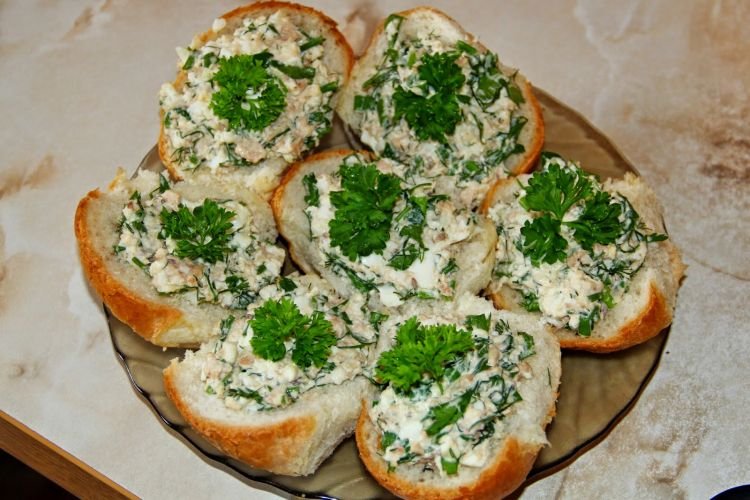 Бутерброды с рыбными консервами