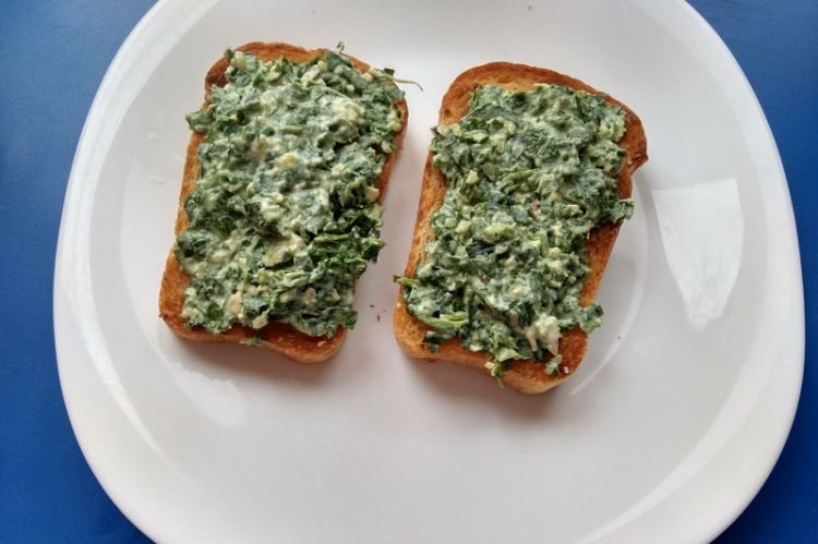 Бутерброды со шпинатом и творожным сыром