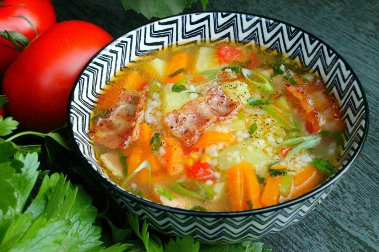 Суп с кускусом и беконом
