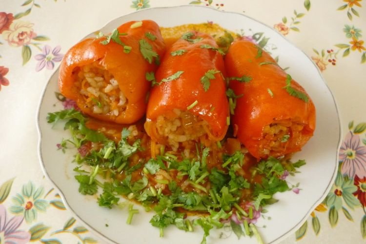 Фаршированный перец с аджикой в духовке