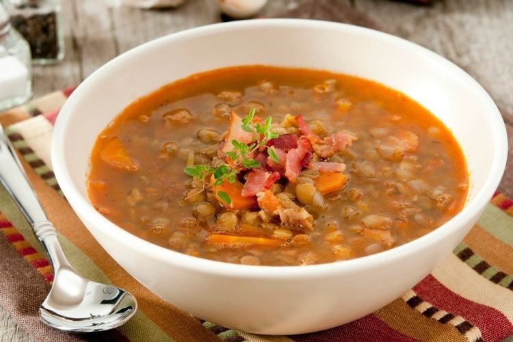 Суп с чечевицей и беконом