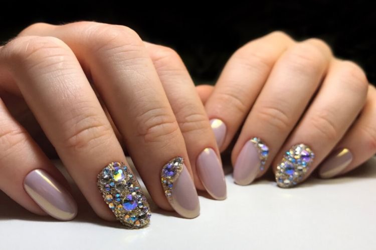 Крупные стразы 2022