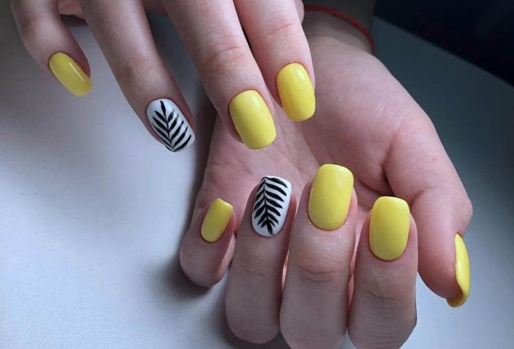 Желтый летний маникюр