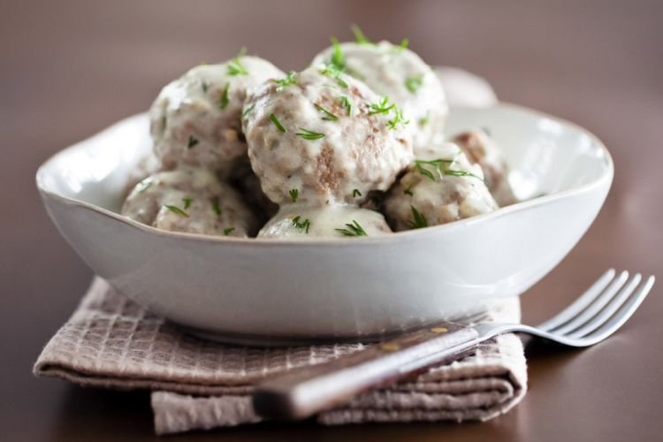 Куриные фрикадельки в сливочном соусе