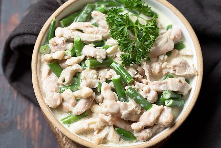 Курица со стручковой фасолью в сливочном соусе