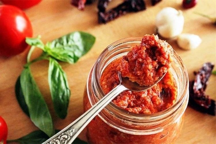 Томатный соус с вялеными помидорами