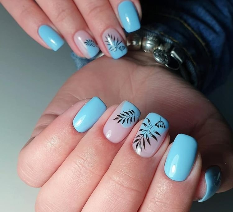 Голубые оттенки на короткие ногти