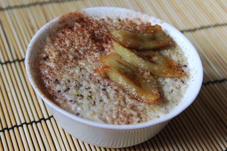 Киноа с бананом и кокосовым молоком