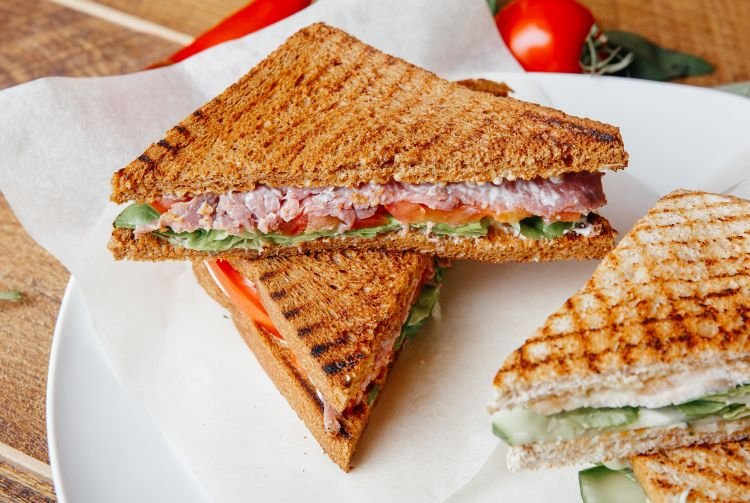 Бутерброды с тунцом и грибами