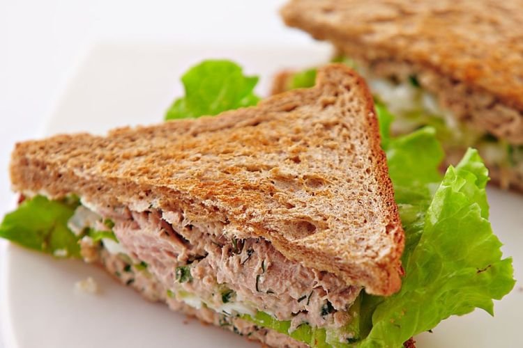 Бутерброды с тунцом и кабачками