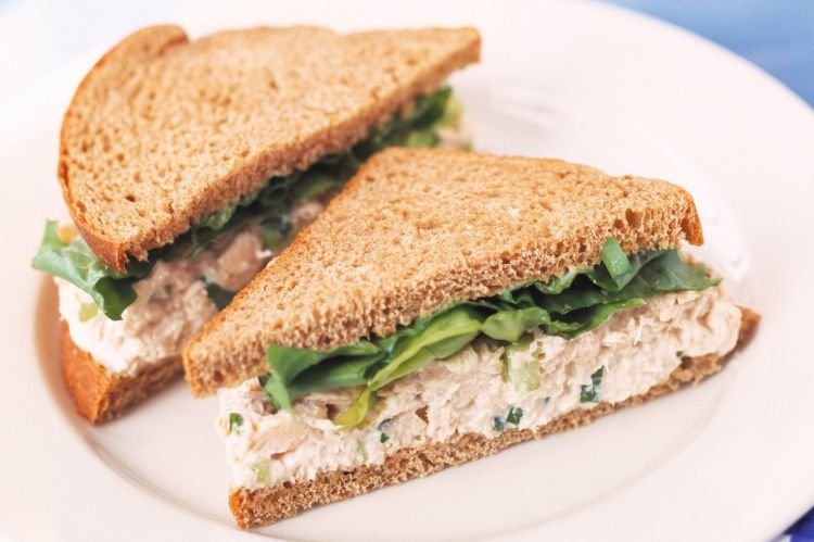 Бутерброды с тунцом и шпинатом