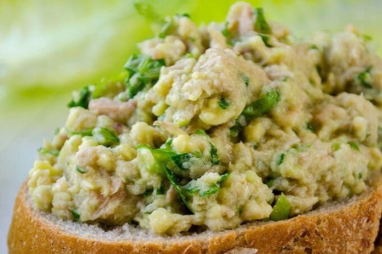 Бутерброды с тунцом и авокадо