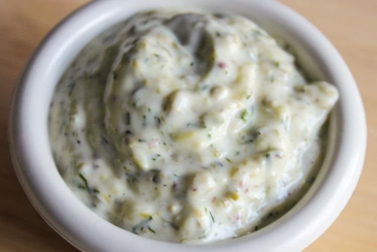 Соус к рыбе с солеными огурцами