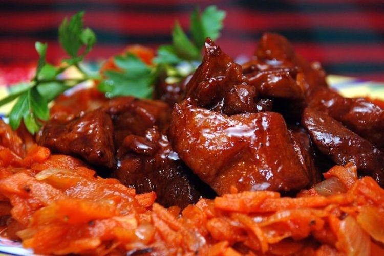 Баранина, запеченная в остром соусе