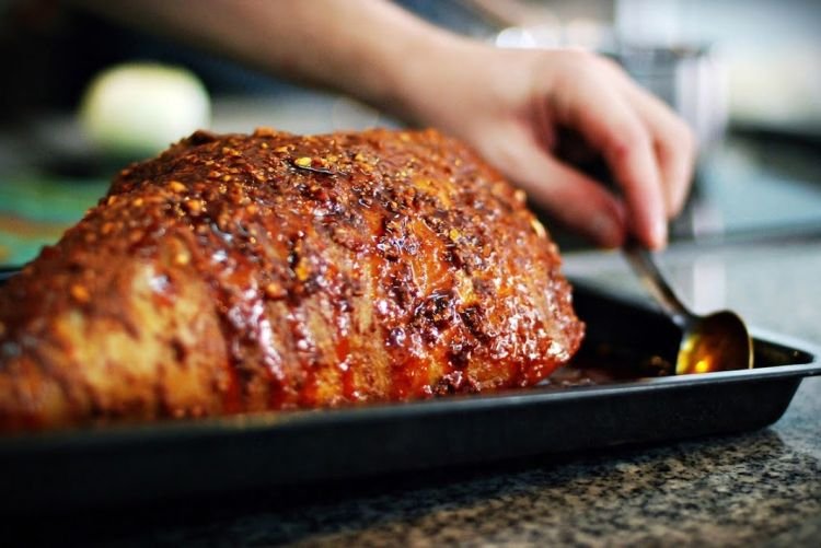 Баранья нога с соусом чимичурри в духовке