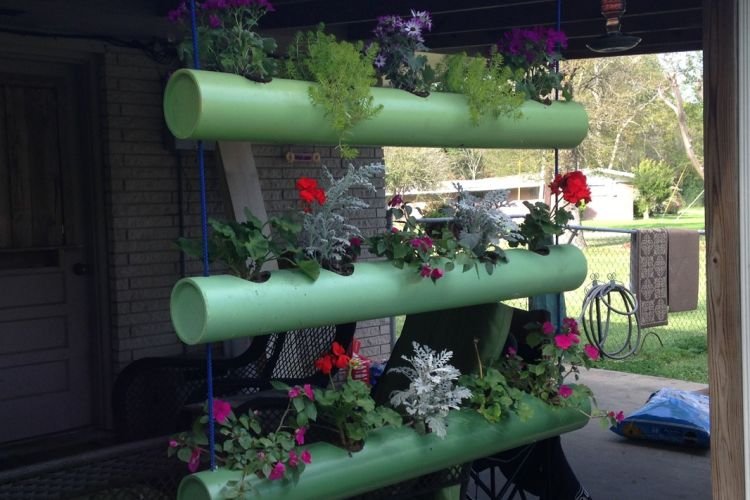 Многоярусные клумбы из водосточных труб