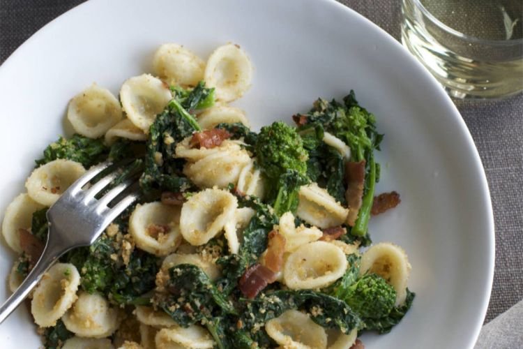 Паста с беконом и брокколи