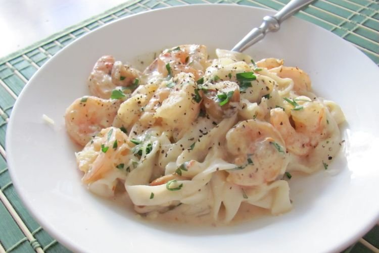 Паста с креветками в чесночном соусе