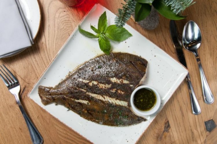 Камбала, запеченная в соевом соусе