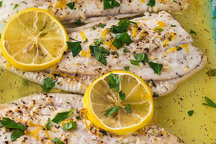 Камбала с лимоном и тимьяном в духовке