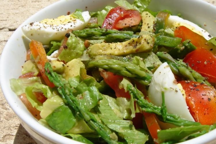 Салат со спаржей и сыром Дор Блю