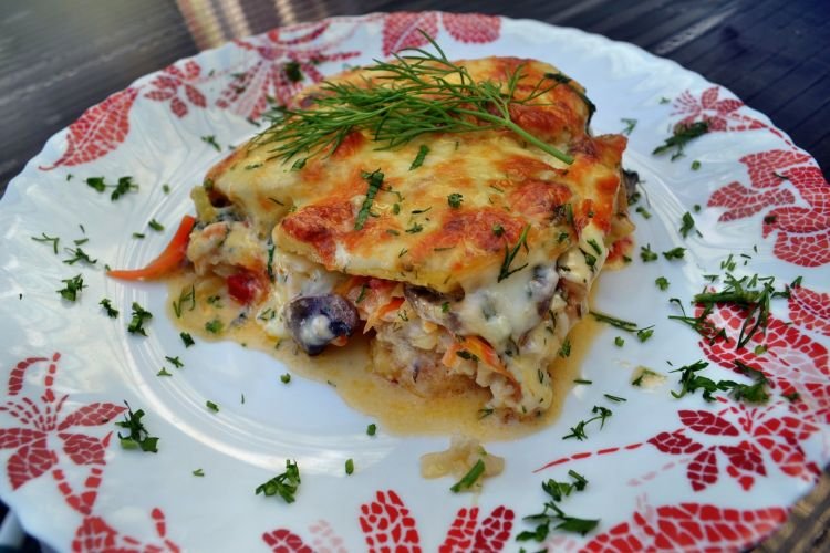 Пангасиус с овощами под сыром