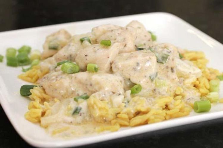 Жареная куриная грудка в сметане с майонезом