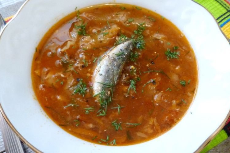 Борщ с килькой