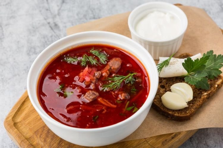 Борщ с салом