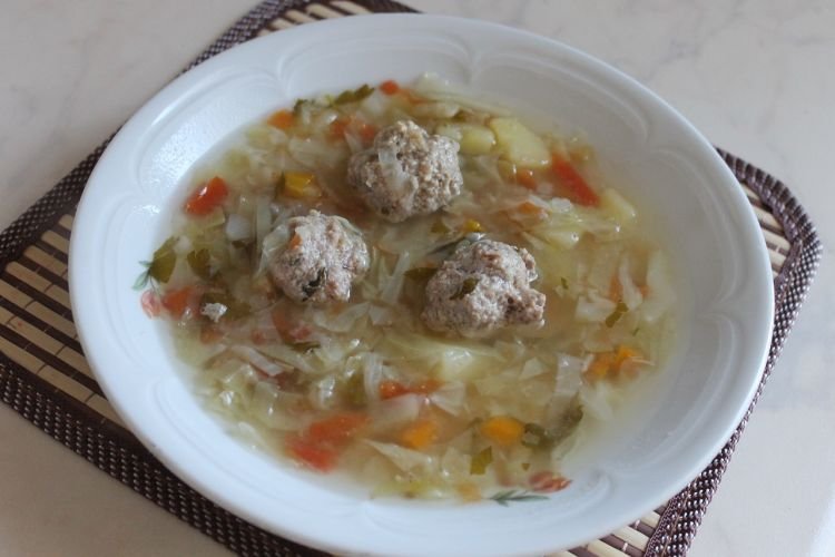 Щи с фрикадельками