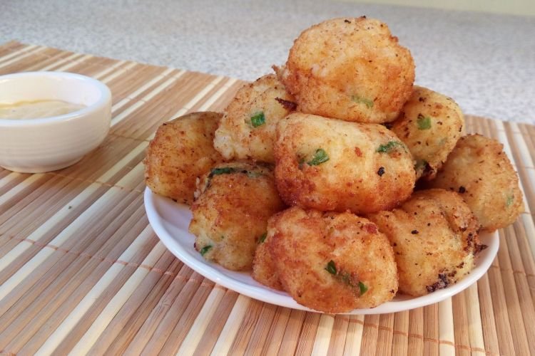 Сырные шарики с пармезаном и зеленью