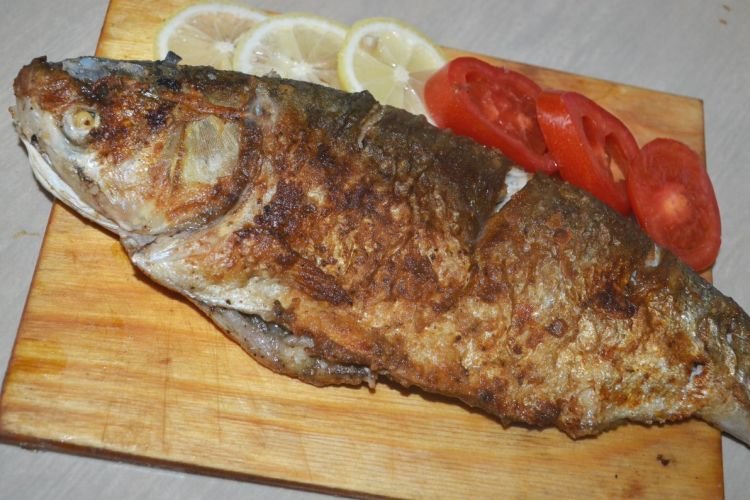 Фаршированная жареная рыба