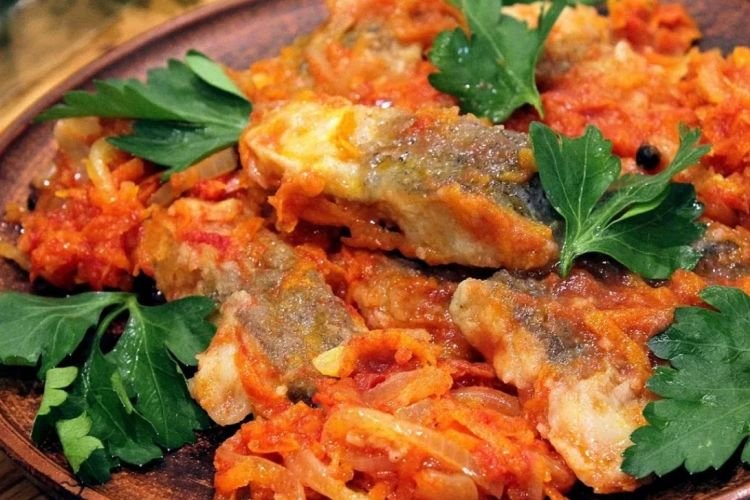 Жареная рыба с подливой