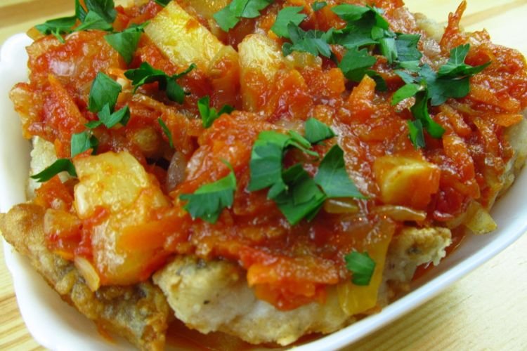 Жареная рыба с ананасами