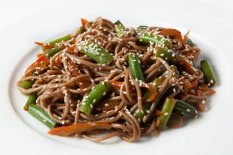 Лапша вок со стручковой фасолью
