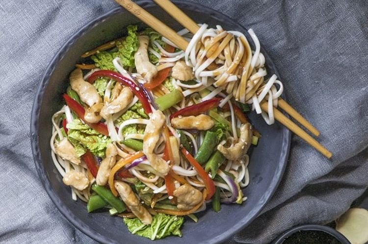 Лапша вок с пекинской капустой