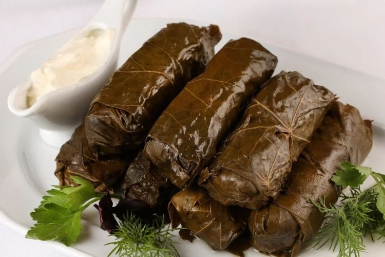 Долма с курицей и овощами