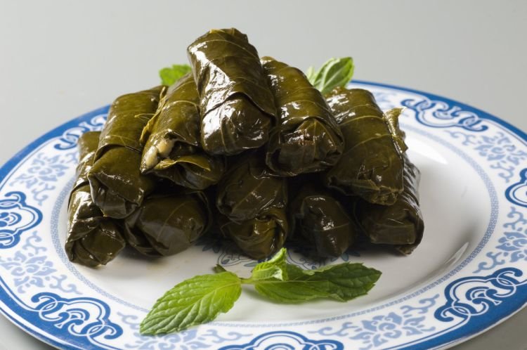 Долма с яйцами и зеленью