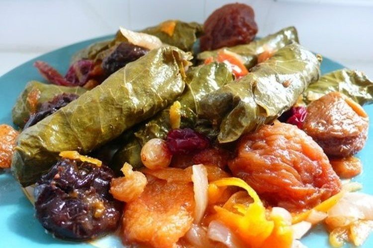Долма с сухофруктами