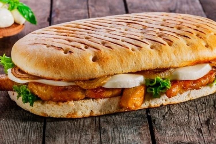 Панини с курицей и моцареллой