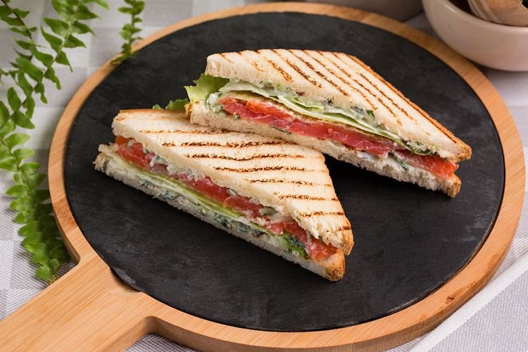 Панини с лососем и сливочным сыром