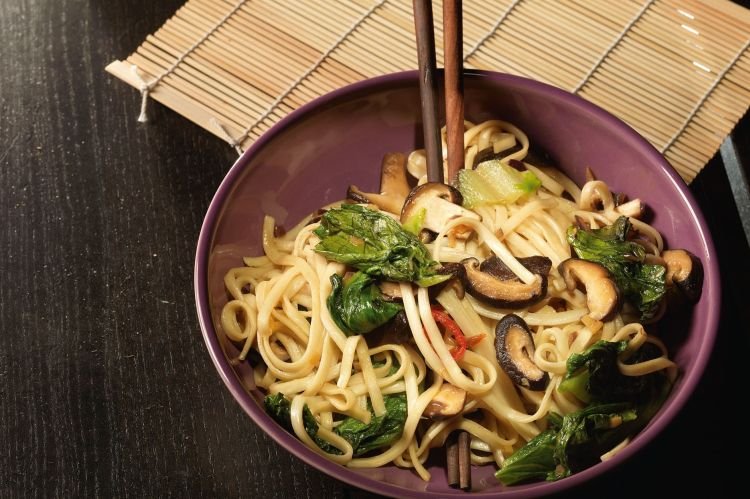 Рамен с говядиной и грибами шиитаке