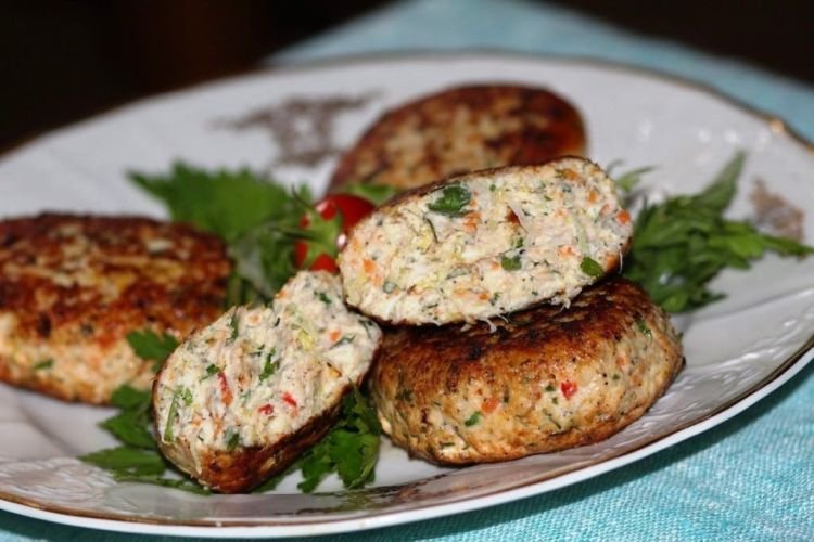 Котлеты из фарша с овощами