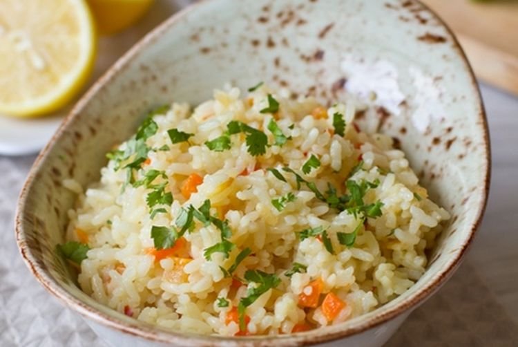 Жареный рис с кокосовым молоком