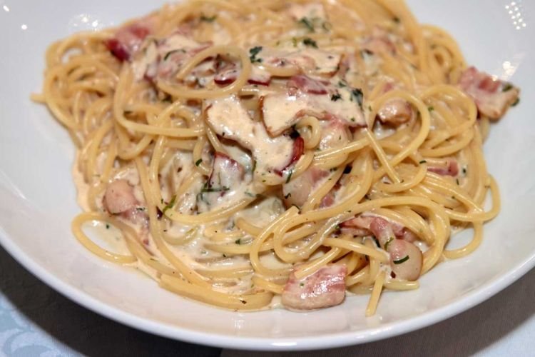 Паста карбонара со сметаной